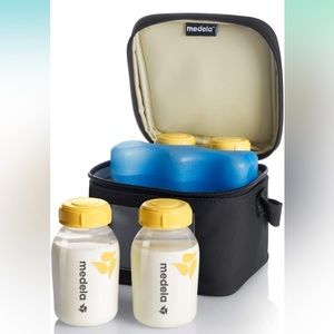 Medela breast milk cooler set. Contains 4 5oz bottles and fitted icepack